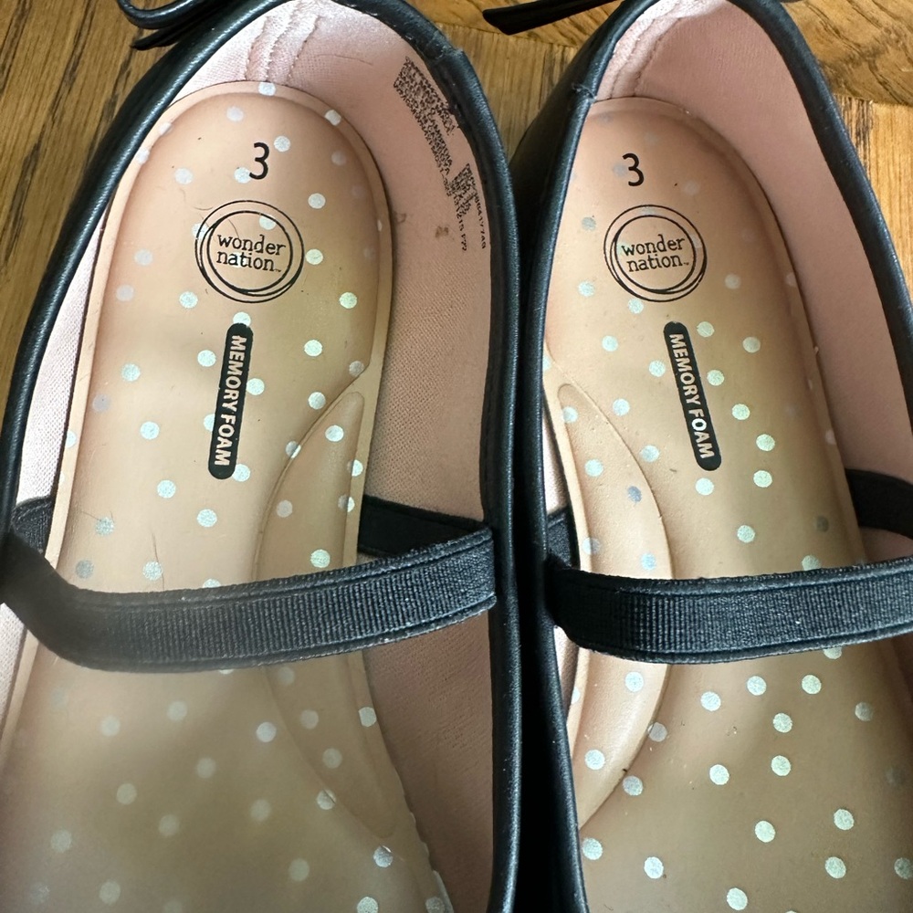 Black slip on shoes - Picture 6 of 9